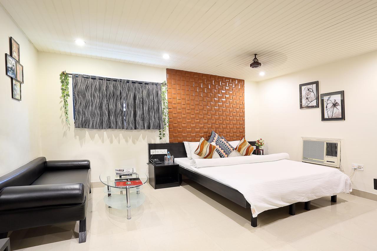 כלכותה Hotel Narayani Enclave מראה חיצוני תמונה