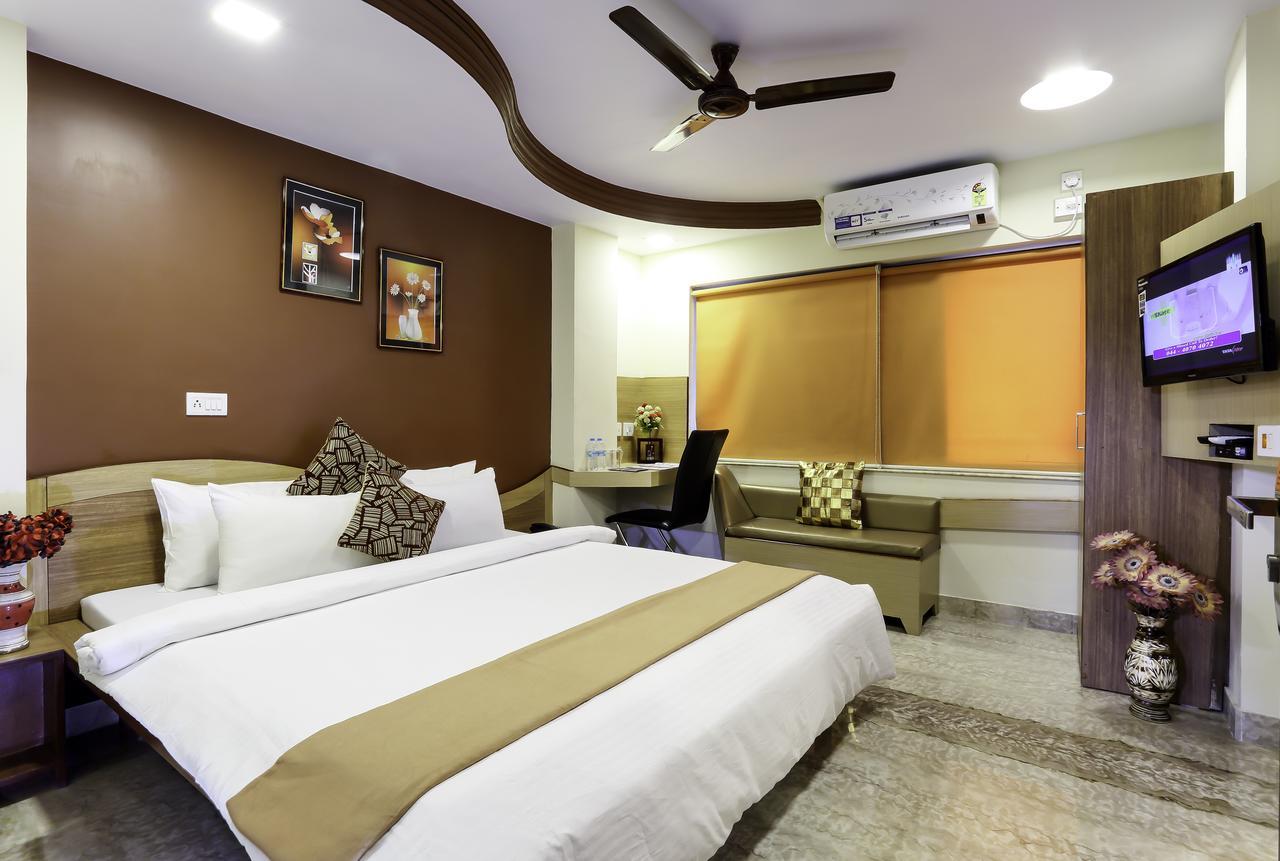 כלכותה Hotel Narayani Enclave מראה חיצוני תמונה