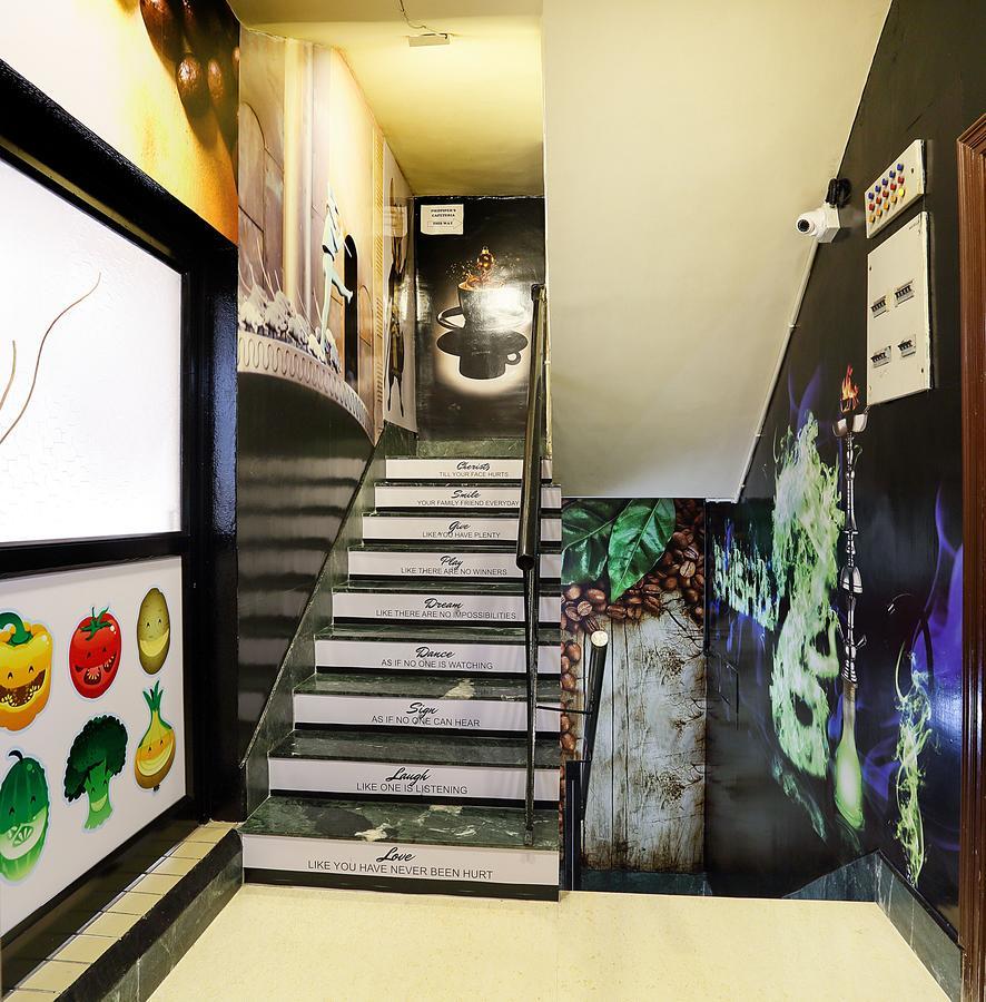 כלכותה Hotel Narayani Enclave מראה חיצוני תמונה