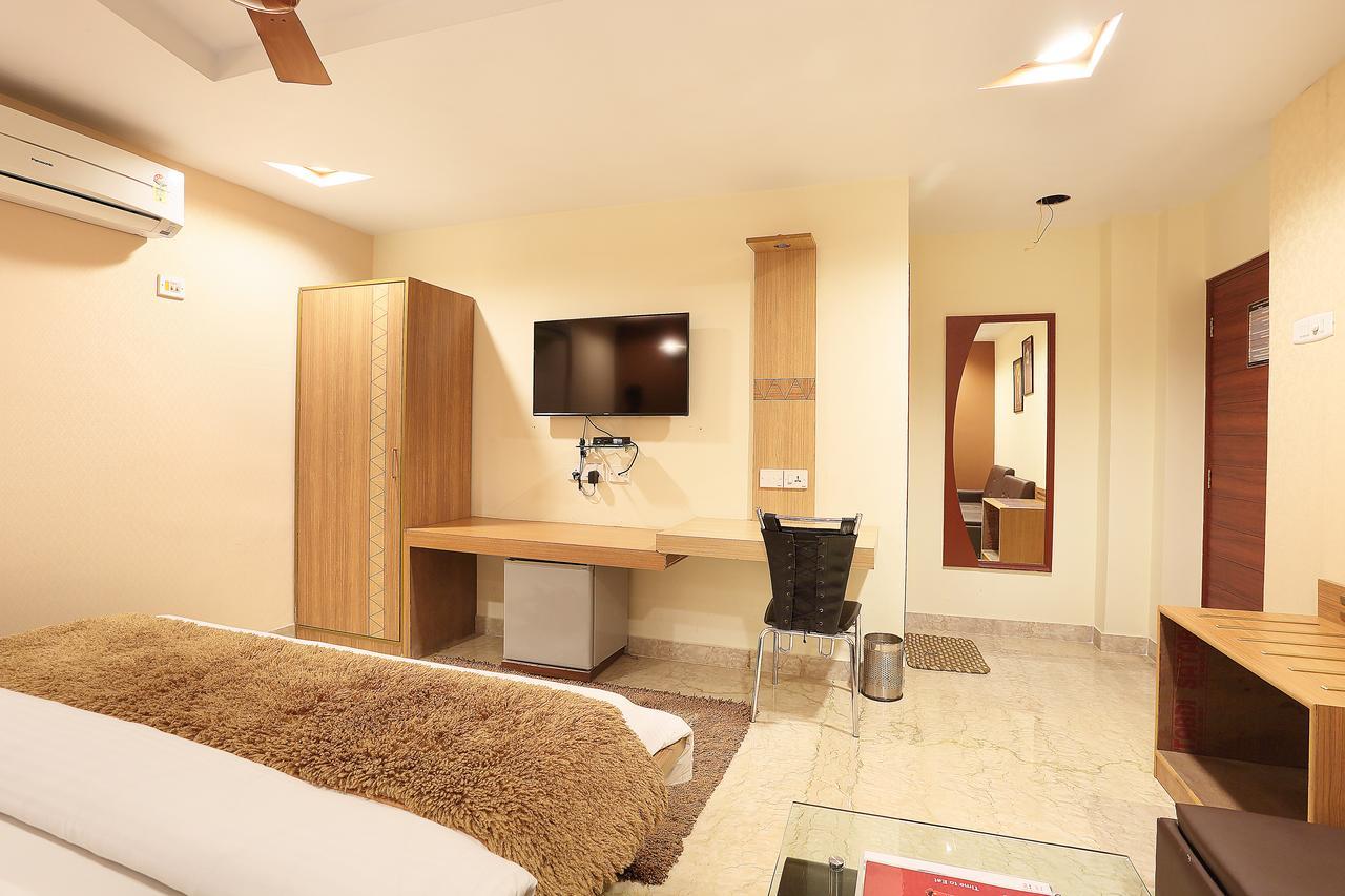 כלכותה Hotel Narayani Enclave מראה חיצוני תמונה