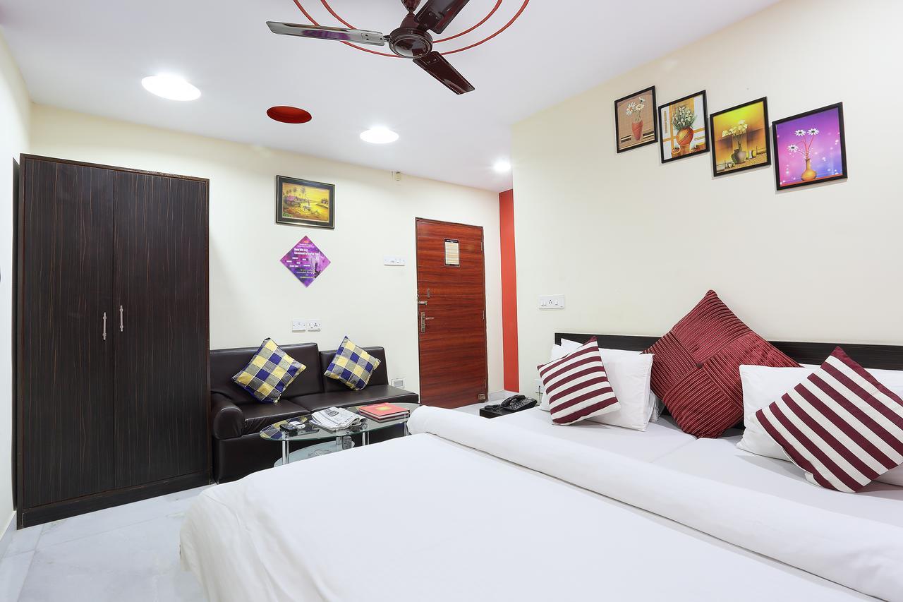 כלכותה Hotel Narayani Enclave מראה חיצוני תמונה