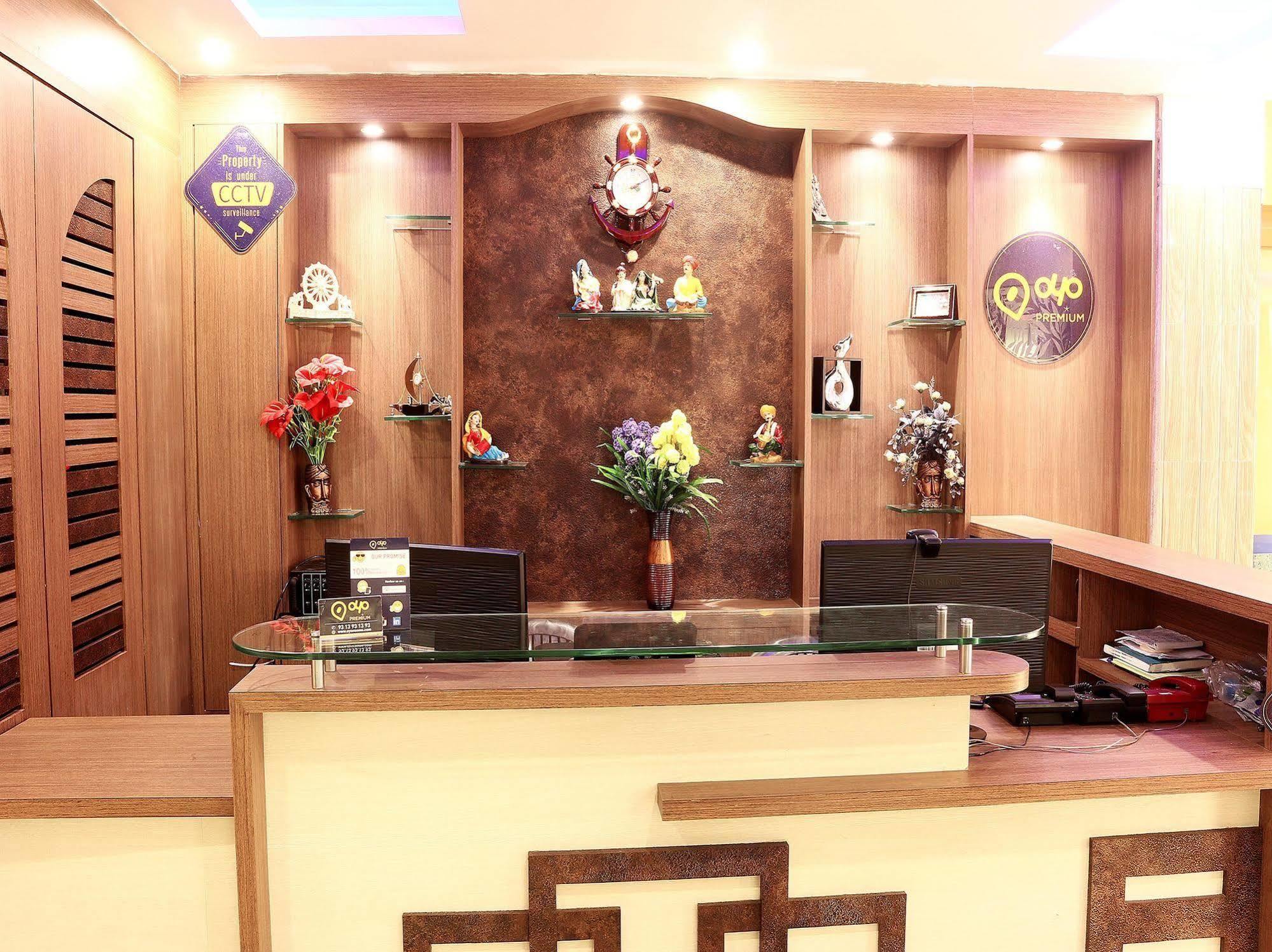 כלכותה Hotel Narayani Enclave מראה חיצוני תמונה