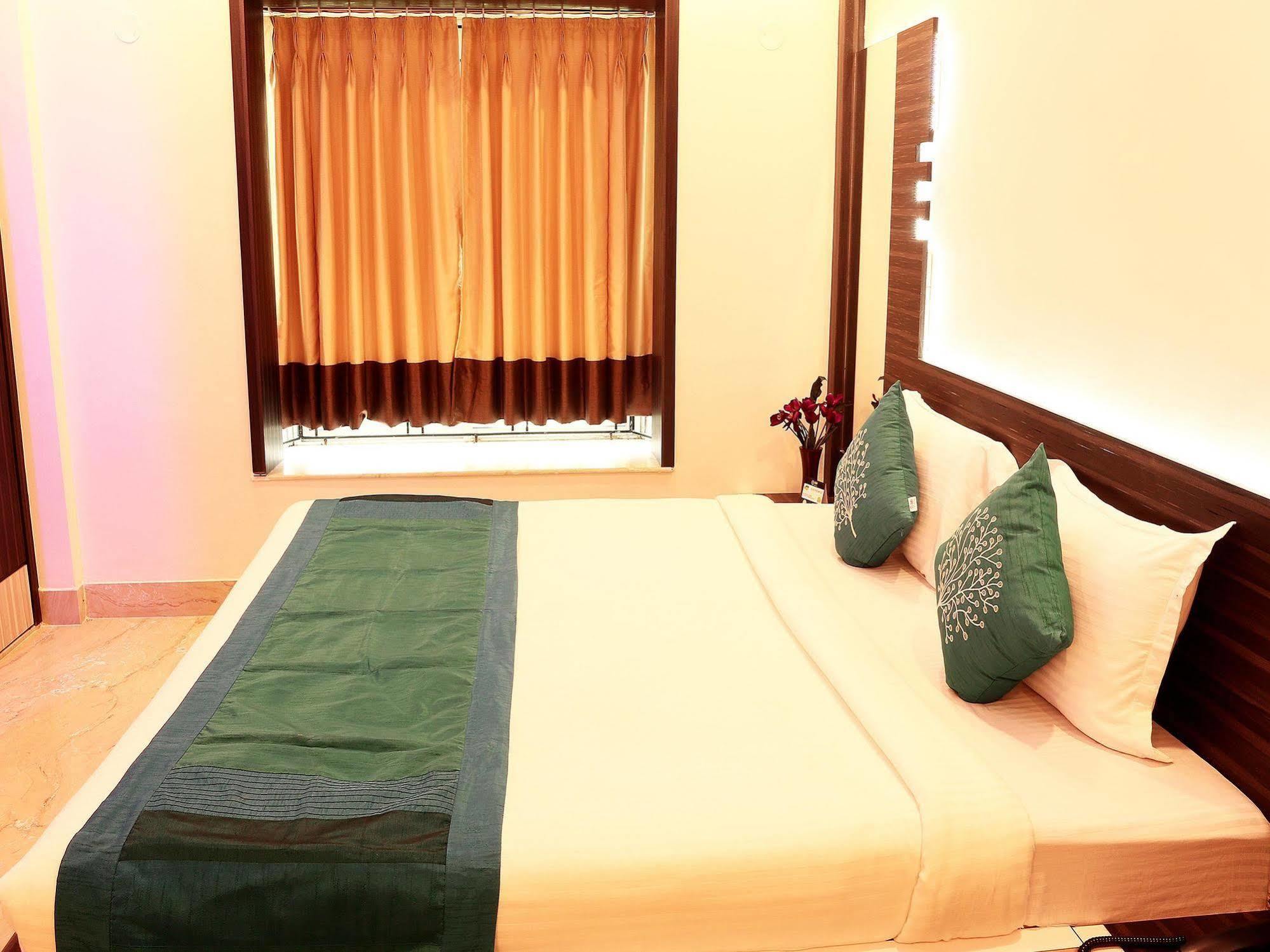 כלכותה Hotel Narayani Enclave מראה חיצוני תמונה